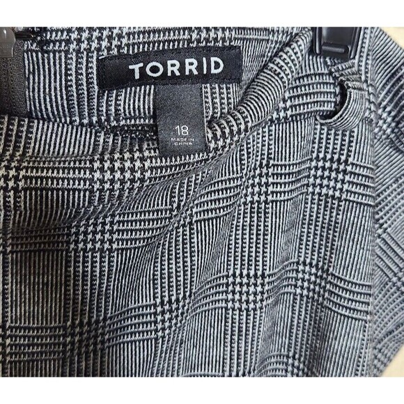 Torrid A-Line Skirt Women's 18 Gray Check Polyester Stretch Tiered Hem Back Zip - Picture 5 of 7